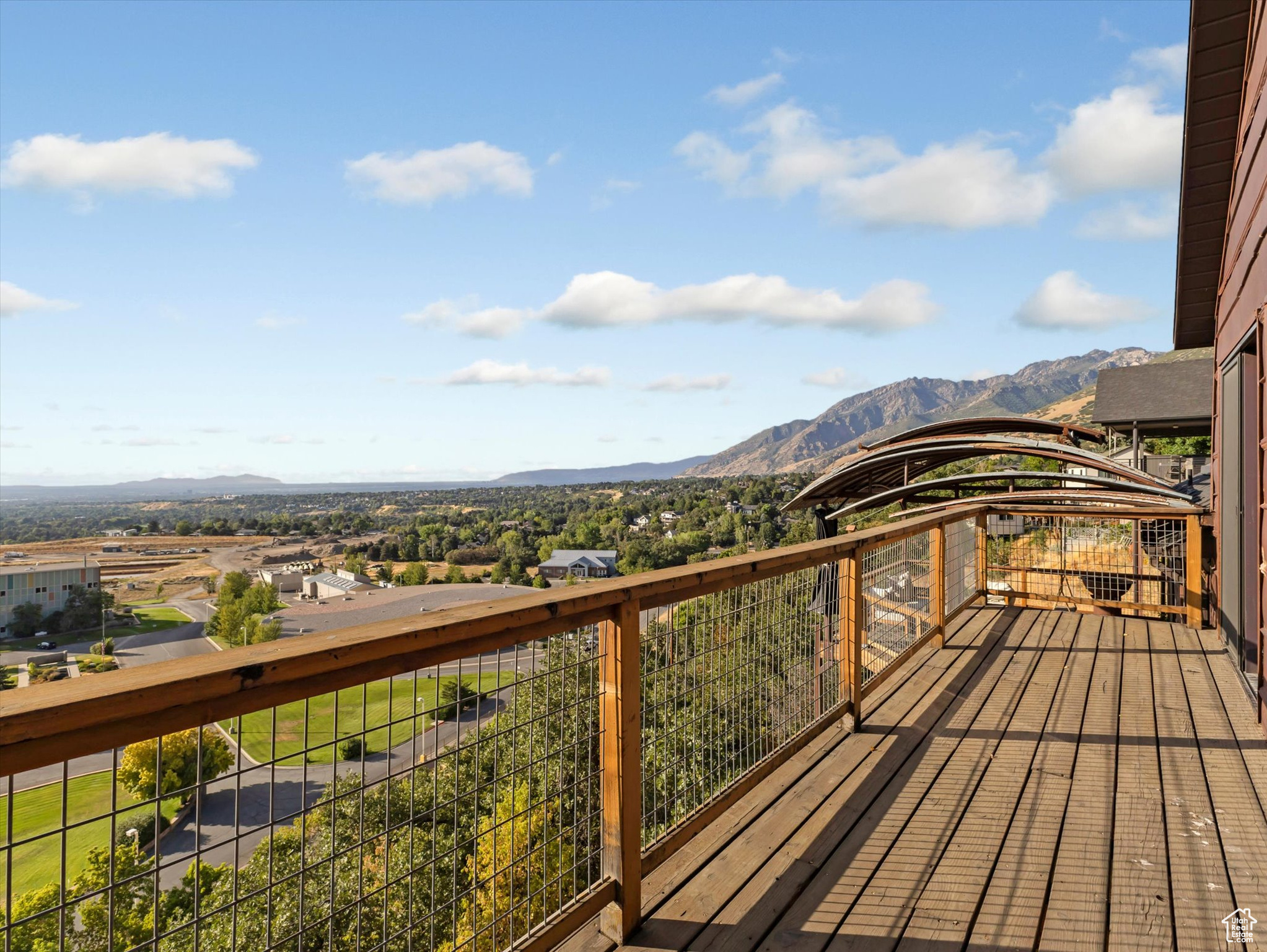 GOLDEN HILLS - Residential
