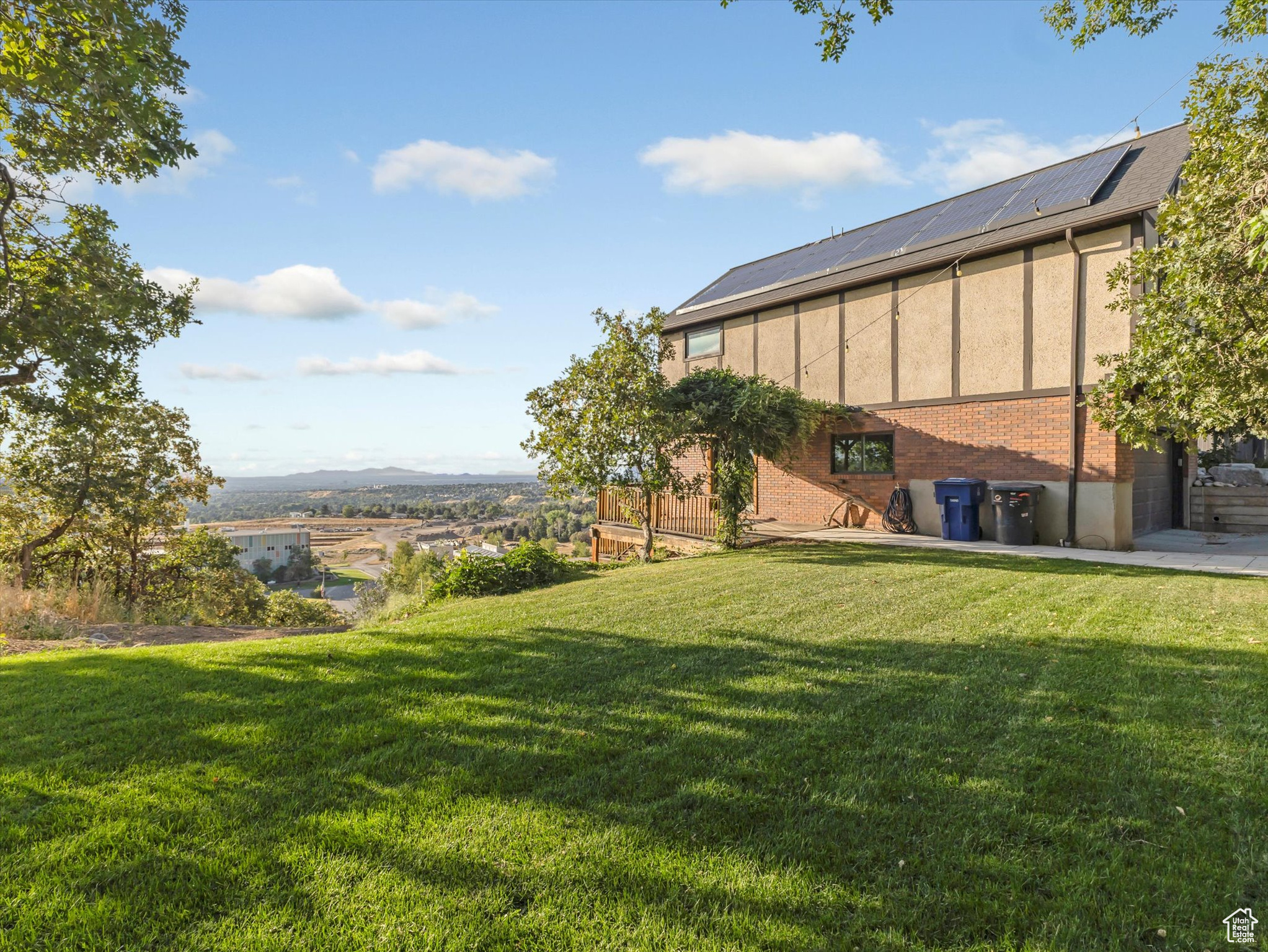 GOLDEN HILLS - Residential