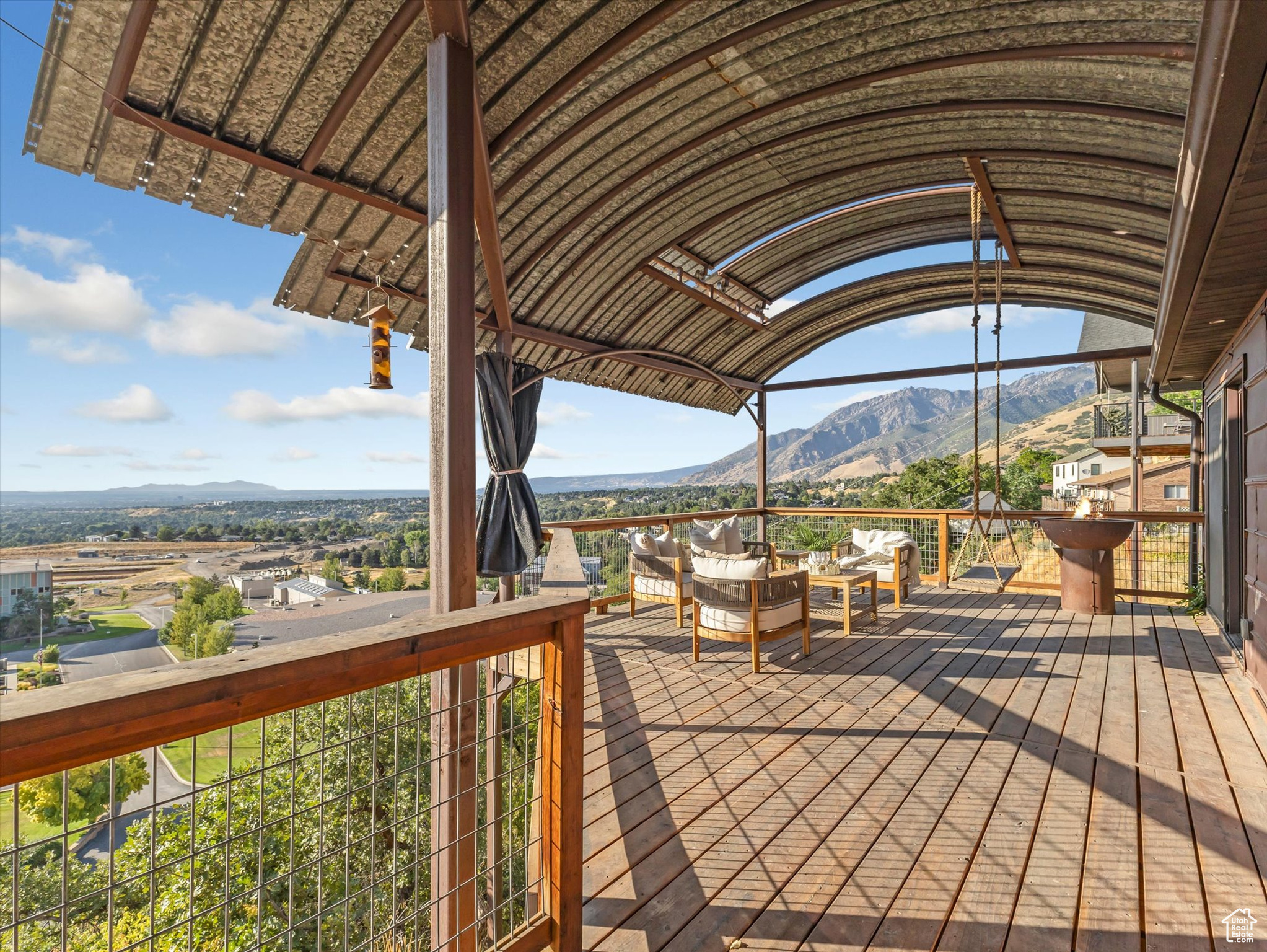 GOLDEN HILLS - Residential