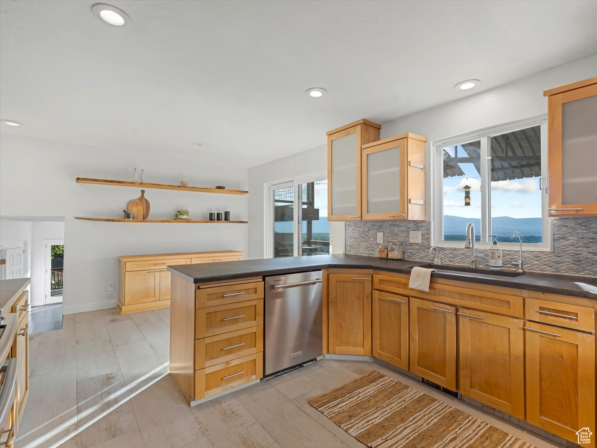 GOLDEN HILLS - Residential
