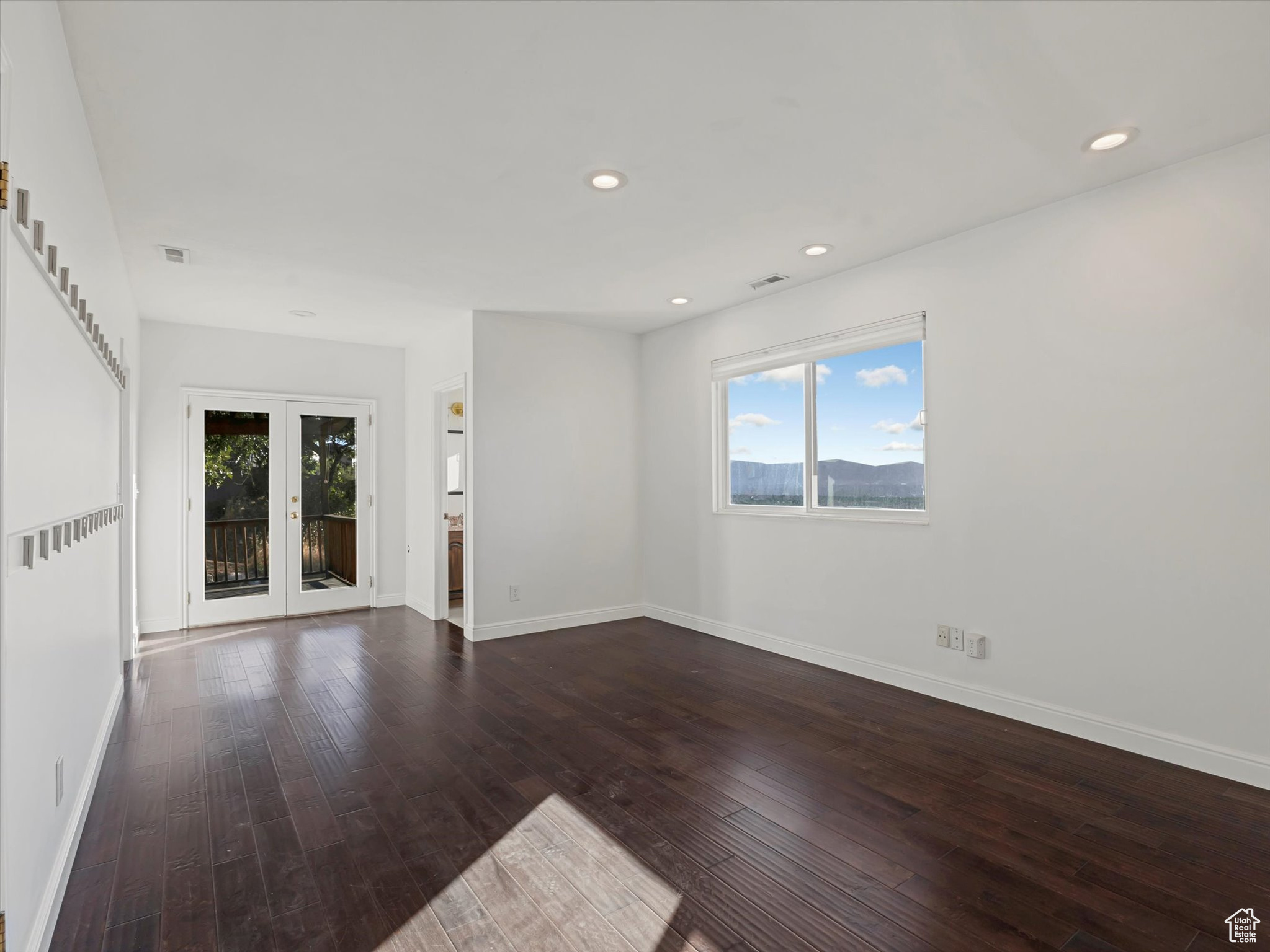GOLDEN HILLS - Residential