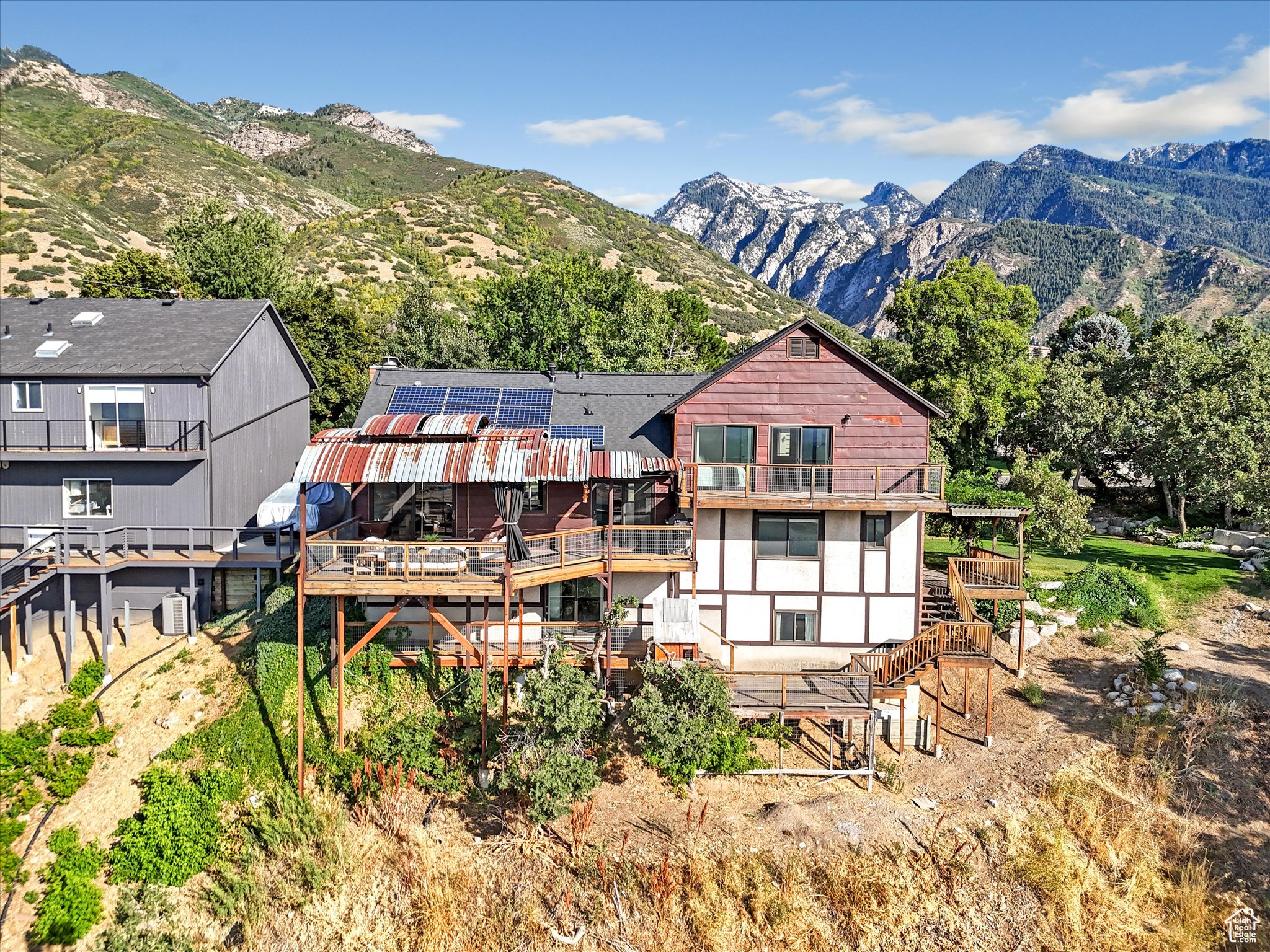 GOLDEN HILLS - Residential