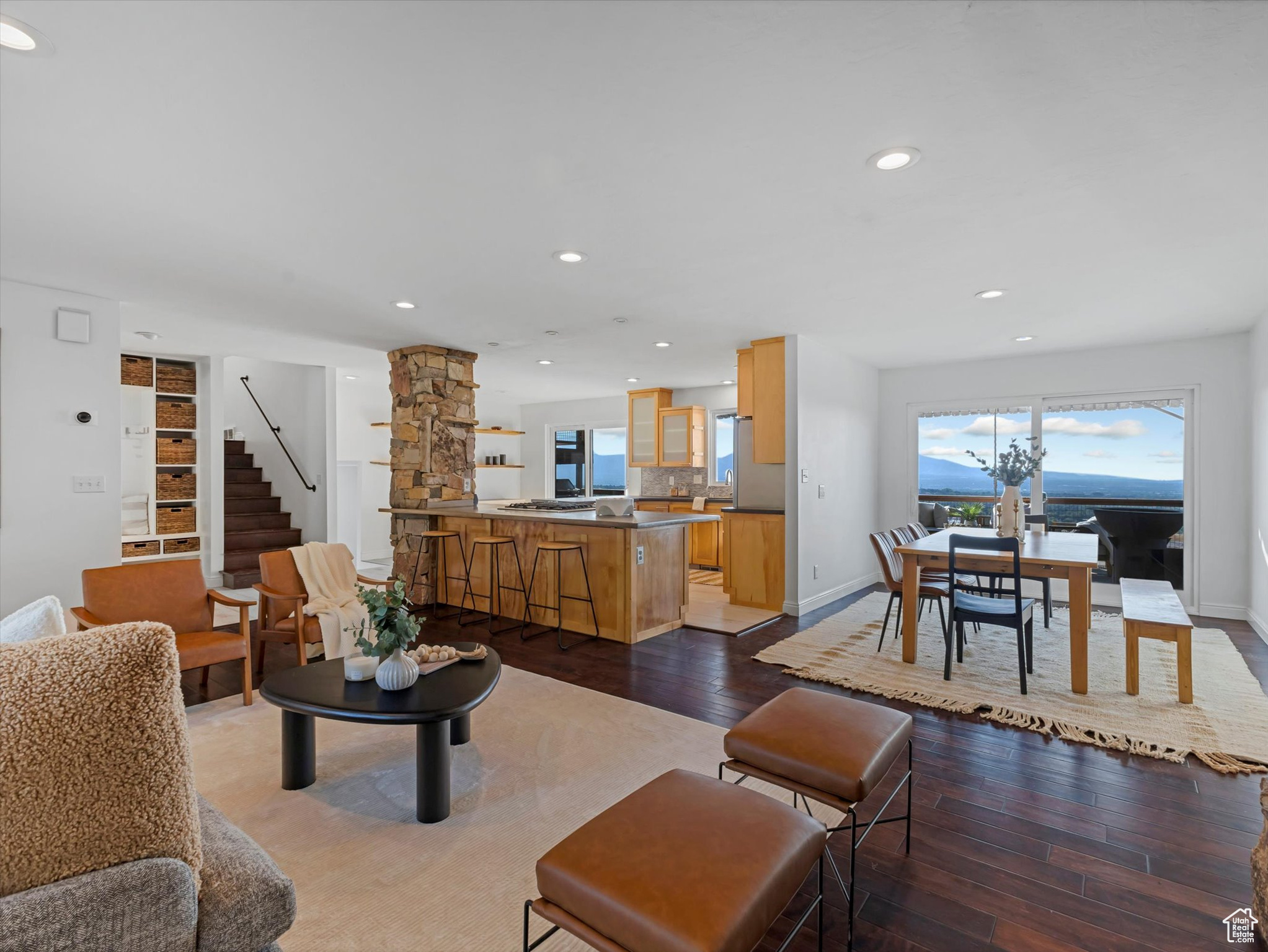 GOLDEN HILLS - Residential