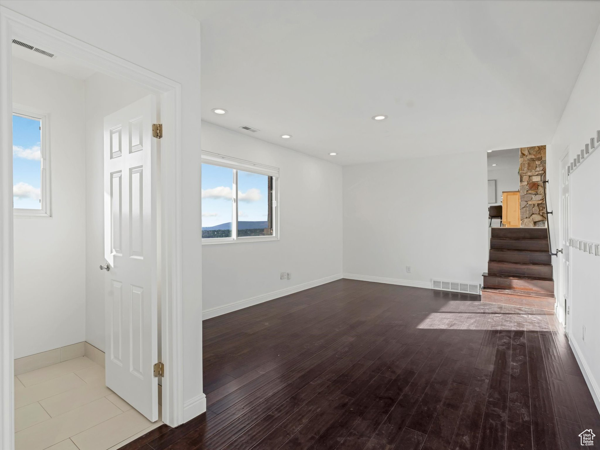 GOLDEN HILLS - Residential