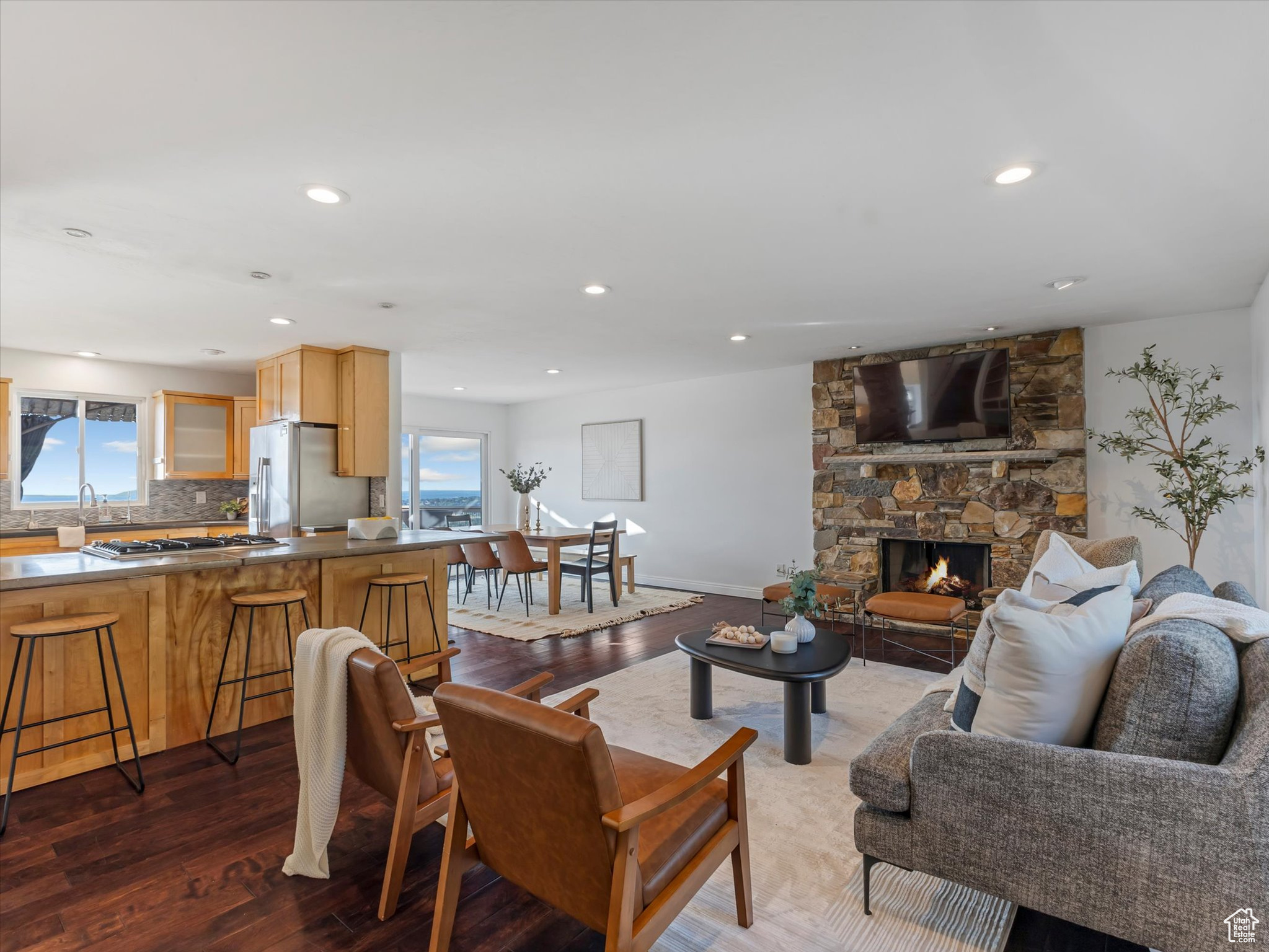 GOLDEN HILLS - Residential
