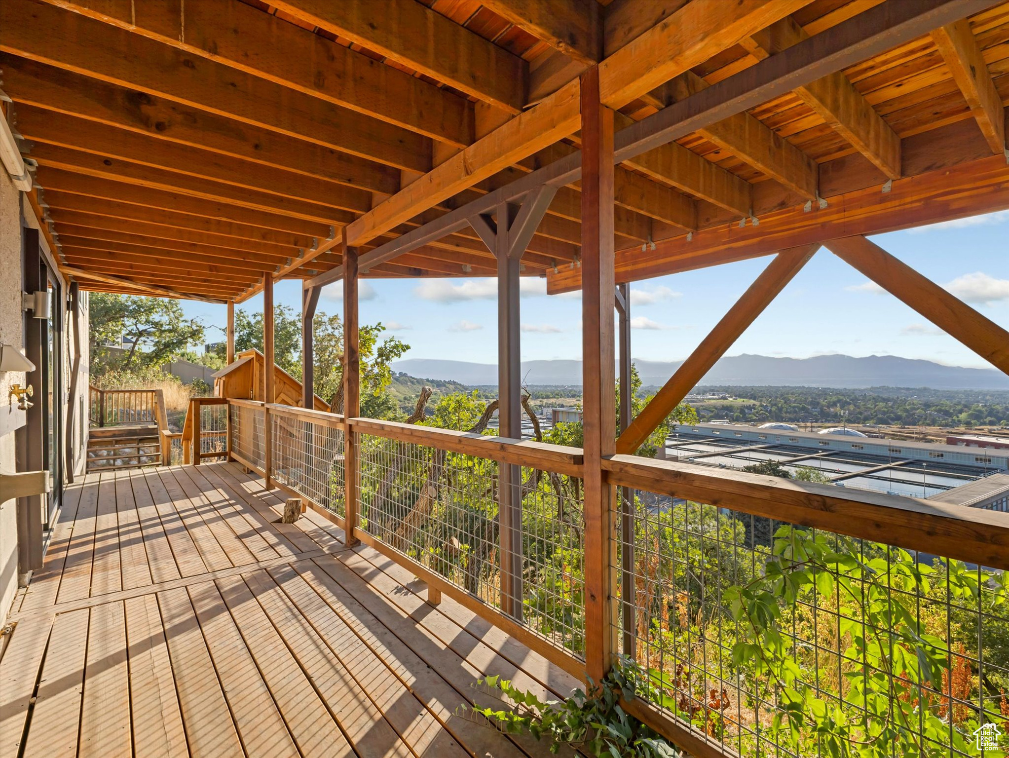 GOLDEN HILLS - Residential