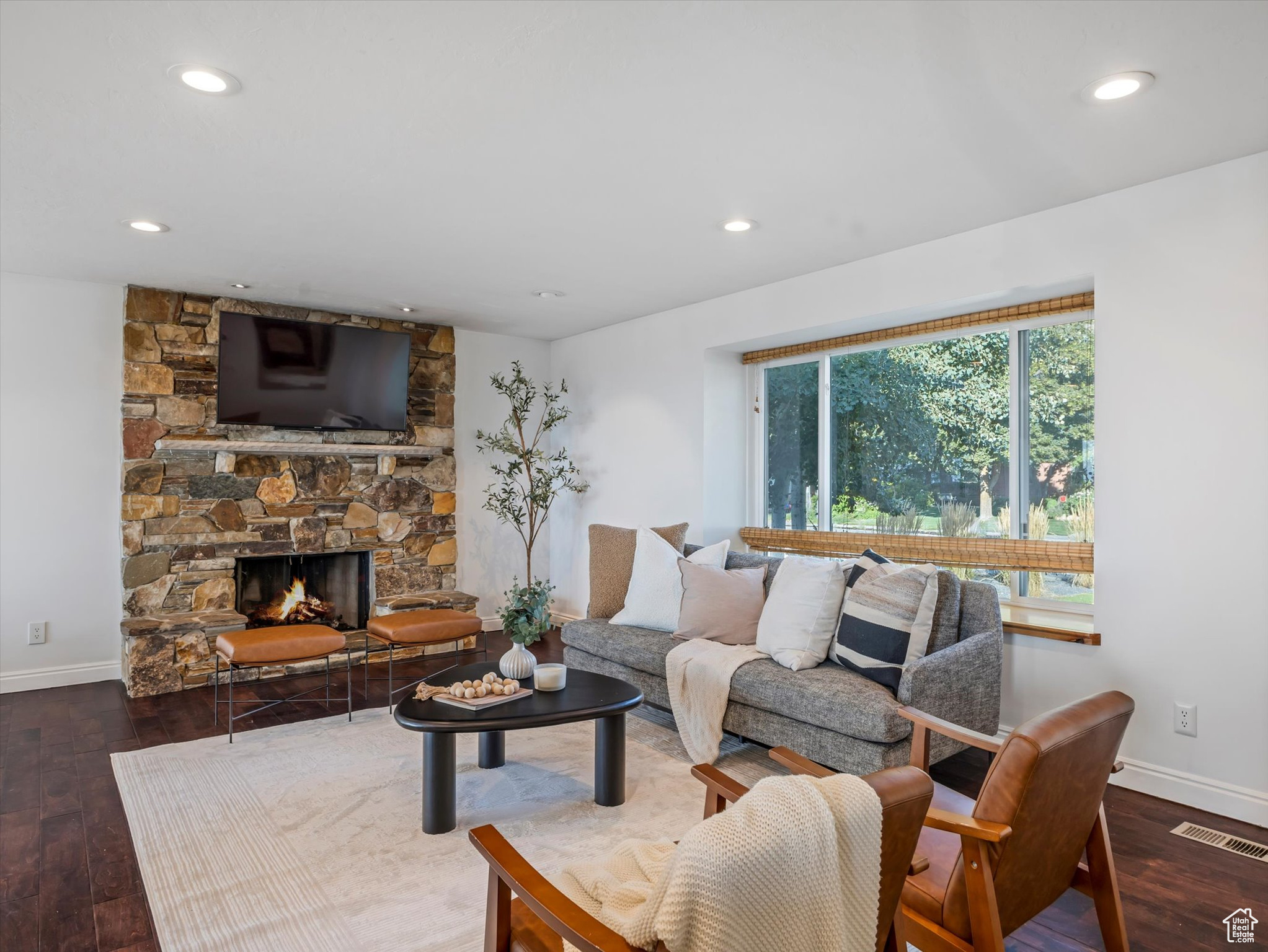GOLDEN HILLS - Residential