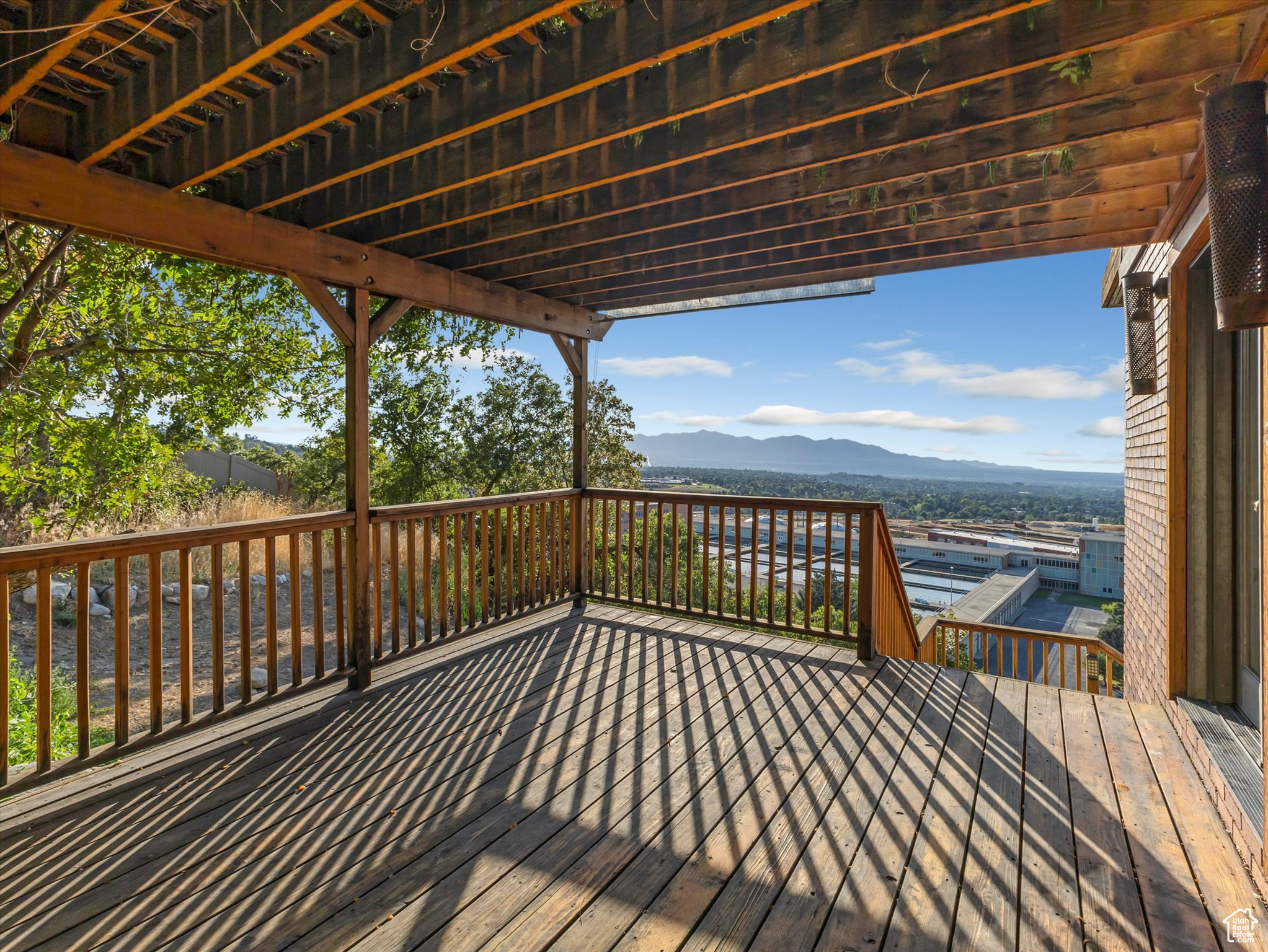 GOLDEN HILLS - Residential
