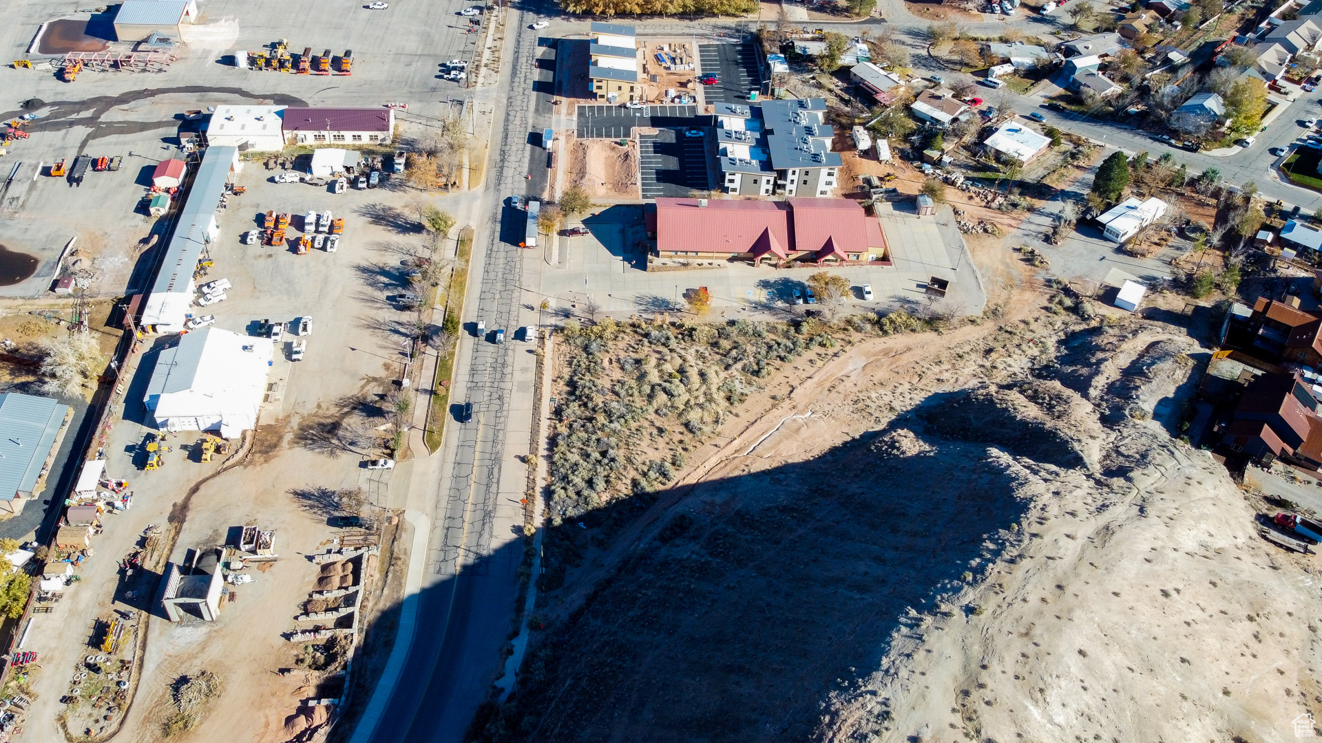 WHITE HILLS - Commercial Sale