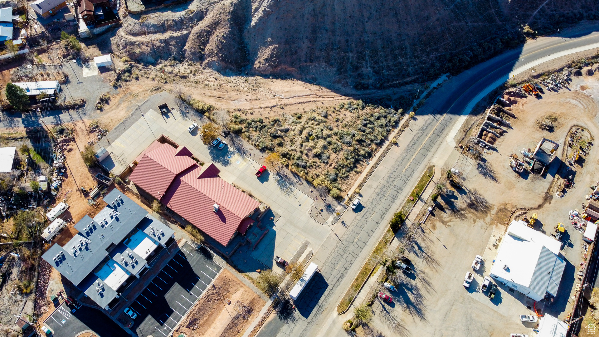 WHITE HILLS - Commercial Sale