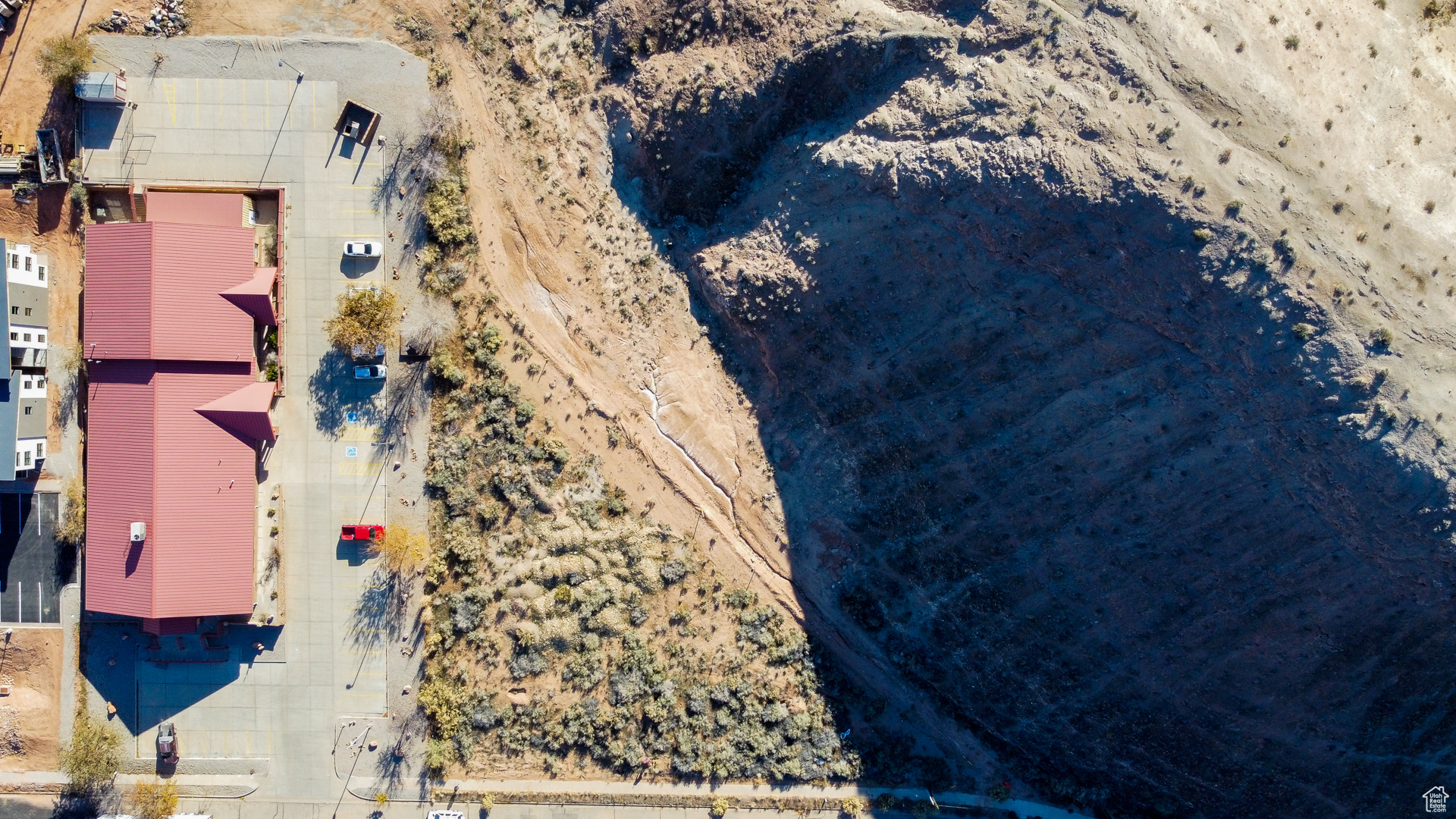 WHITE HILLS - Commercial Sale