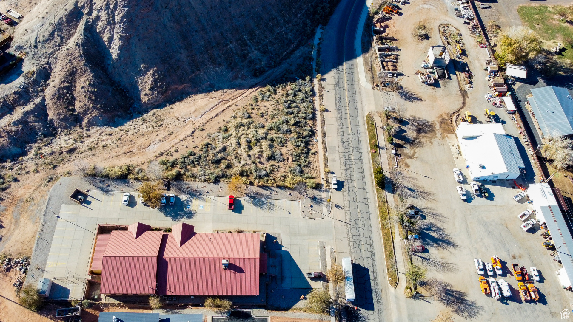 WHITE HILLS - Commercial Sale