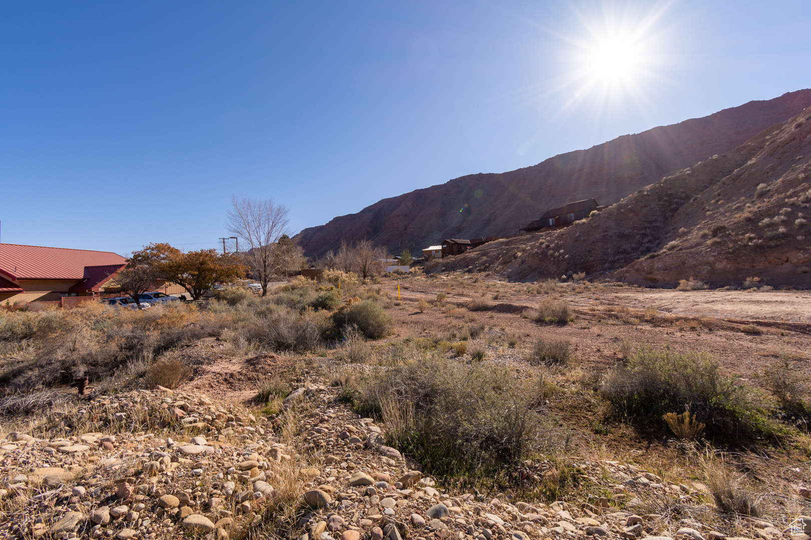 WHITE HILLS - Commercial Sale