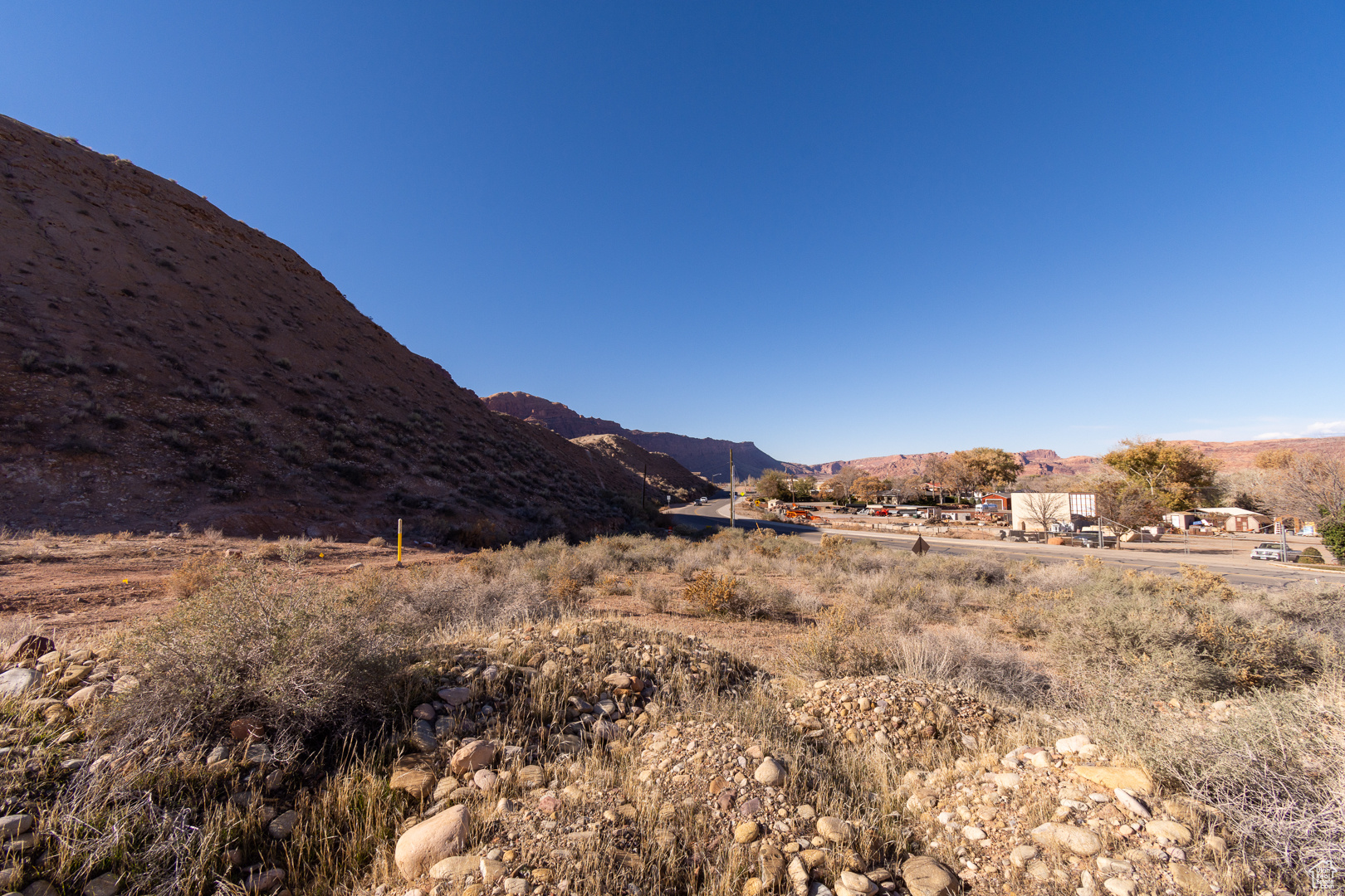 WHITE HILLS - Commercial Sale