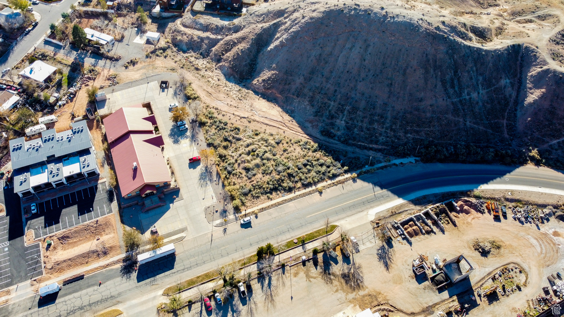 WHITE HILLS - Commercial Sale