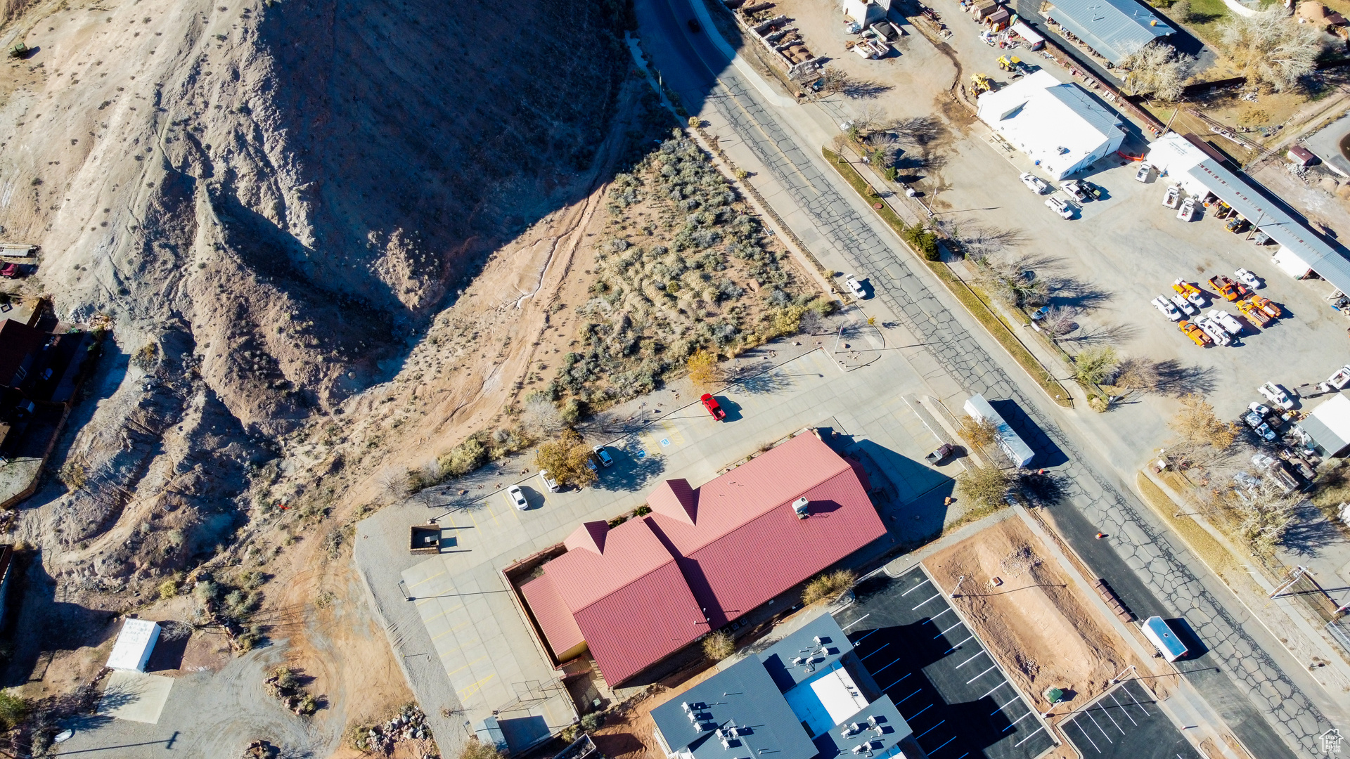 WHITE HILLS - Commercial Sale