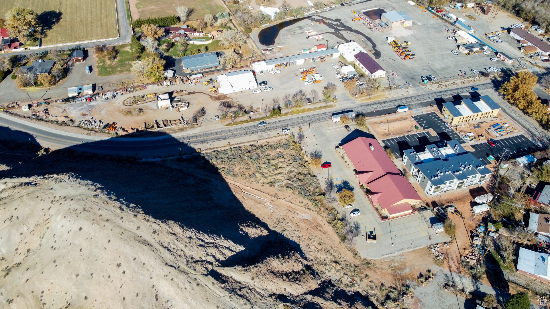 WHITE HILLS - Commercial Sale