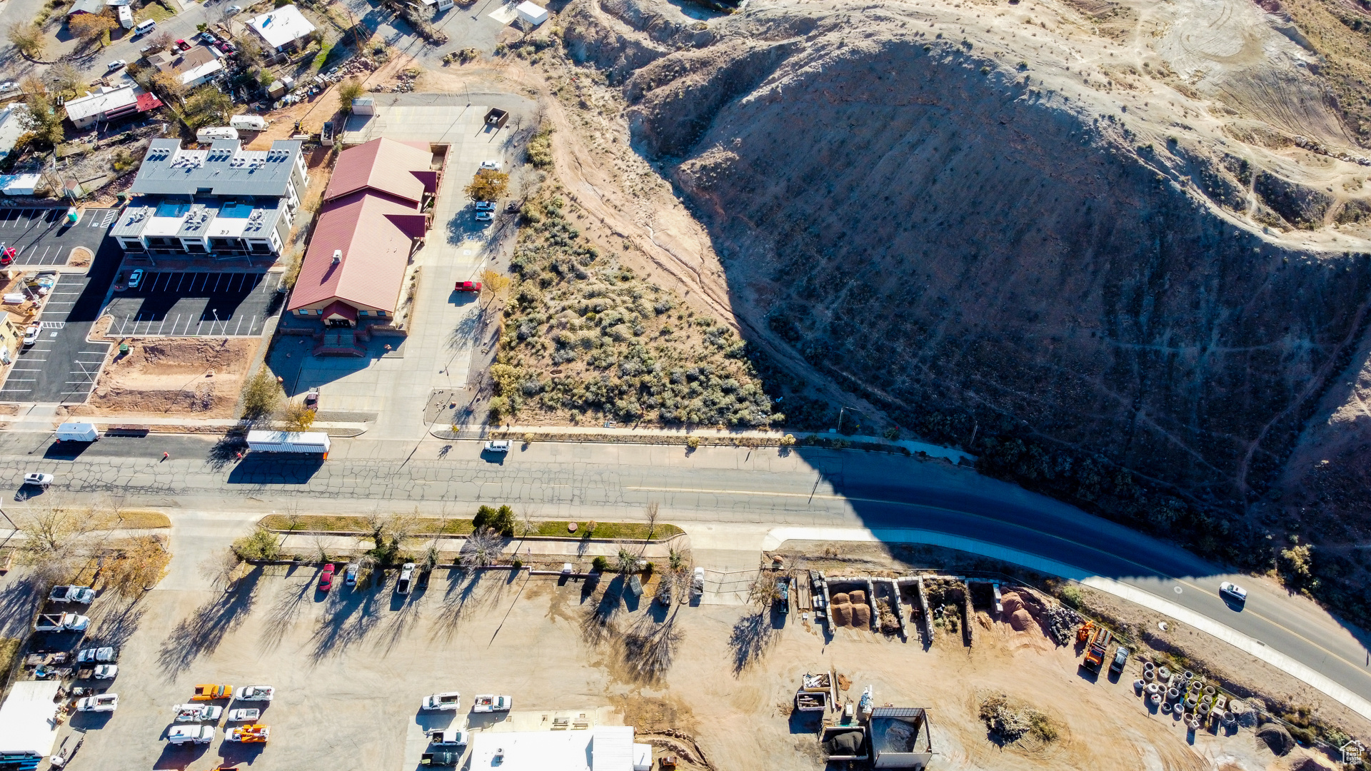 WHITE HILLS - Commercial Sale