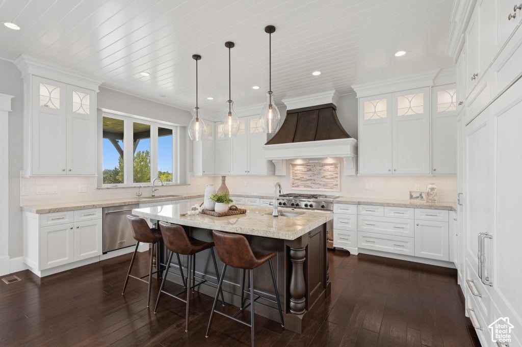 Photo of 6547 W NORMANDY WAY, Highland, UT 84003 (MLS # 2187695)