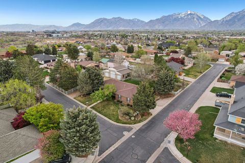 Tiny photo for 11243 S BLAKE CIR W, South Jordan, UT 84095 (MLS # 2147764)