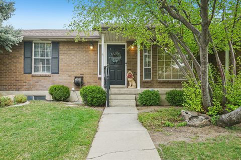 Tiny photo for 11243 S BLAKE CIR W, South Jordan, UT 84095 (MLS # 2147764)