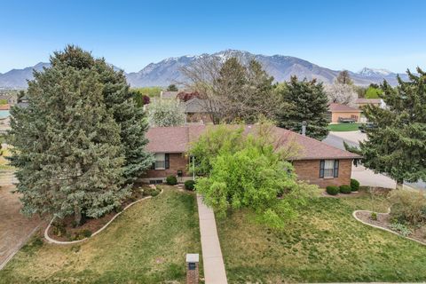 Tiny photo for 11243 S BLAKE CIR W, South Jordan, UT 84095 (MLS # 2147764)