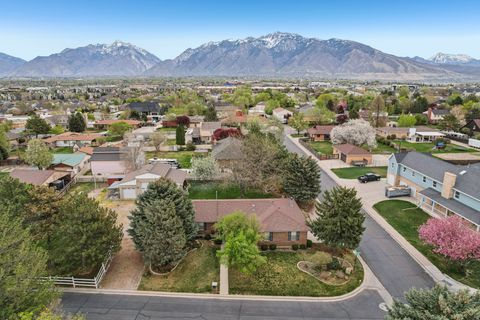 Tiny photo for 11243 S BLAKE CIR W, South Jordan, UT 84095 (MLS # 2147764)