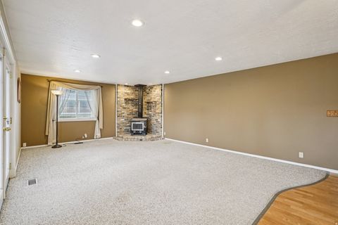 Tiny photo for 11243 S BLAKE CIR W, South Jordan, UT 84095 (MLS # 2147764)