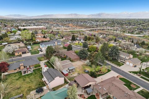 Tiny photo for 11243 S BLAKE CIR W, South Jordan, UT 84095 (MLS # 2147764)