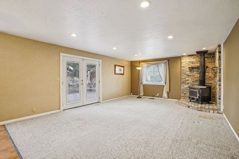 Tiny photo for 11243 S BLAKE CIR W, South Jordan, UT 84095 (MLS # 2147764)