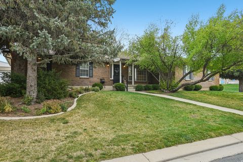 Photo of 11243 S BLAKE CIR W, South Jordan, UT 84095 (MLS # 2147764)