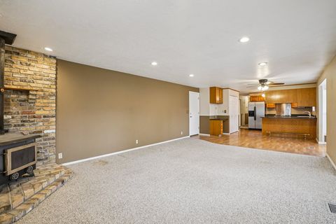 Tiny photo for 11243 S BLAKE CIR W, South Jordan, UT 84095 (MLS # 2147764)