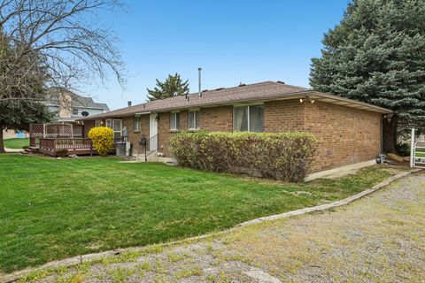 Tiny photo for 11243 S BLAKE CIR W, South Jordan, UT 84095 (MLS # 2147764)