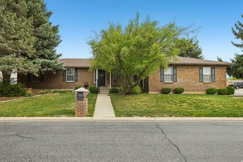 Tiny photo for 11243 S BLAKE CIR W, South Jordan, UT 84095 (MLS # 2147764)