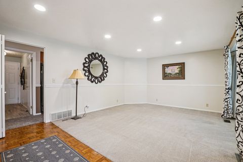 Tiny photo for 11243 S BLAKE CIR W, South Jordan, UT 84095 (MLS # 2147764)