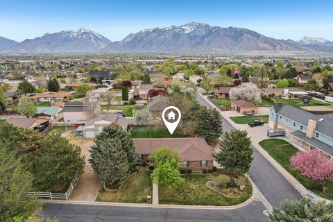 Tiny photo for 11243 S BLAKE CIR W, South Jordan, UT 84095 (MLS # 2147764)
