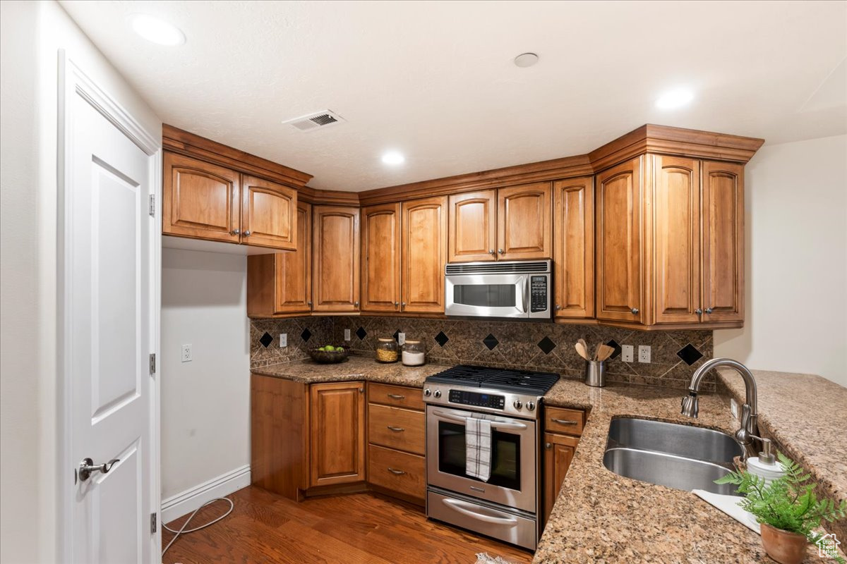 COUNTRY CLUB RIDGE CONDOMINIUMS - Residential