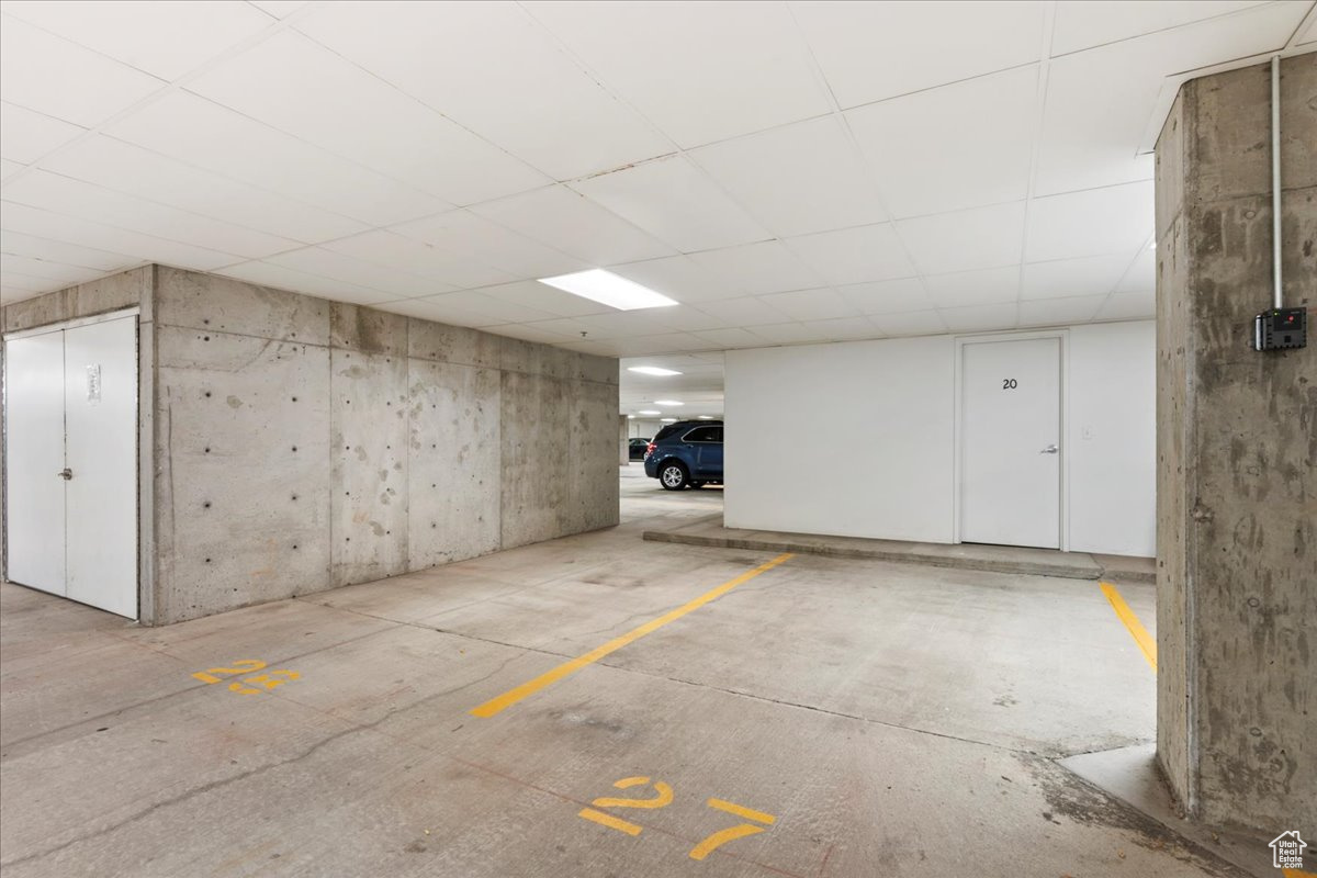 COUNTRY CLUB RIDGE CONDOMINIUMS - Residential