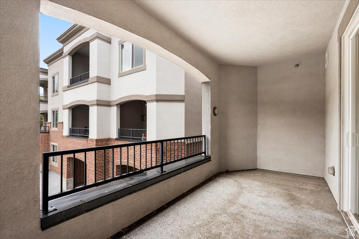 COUNTRY CLUB RIDGE CONDOMINIUMS - Residential