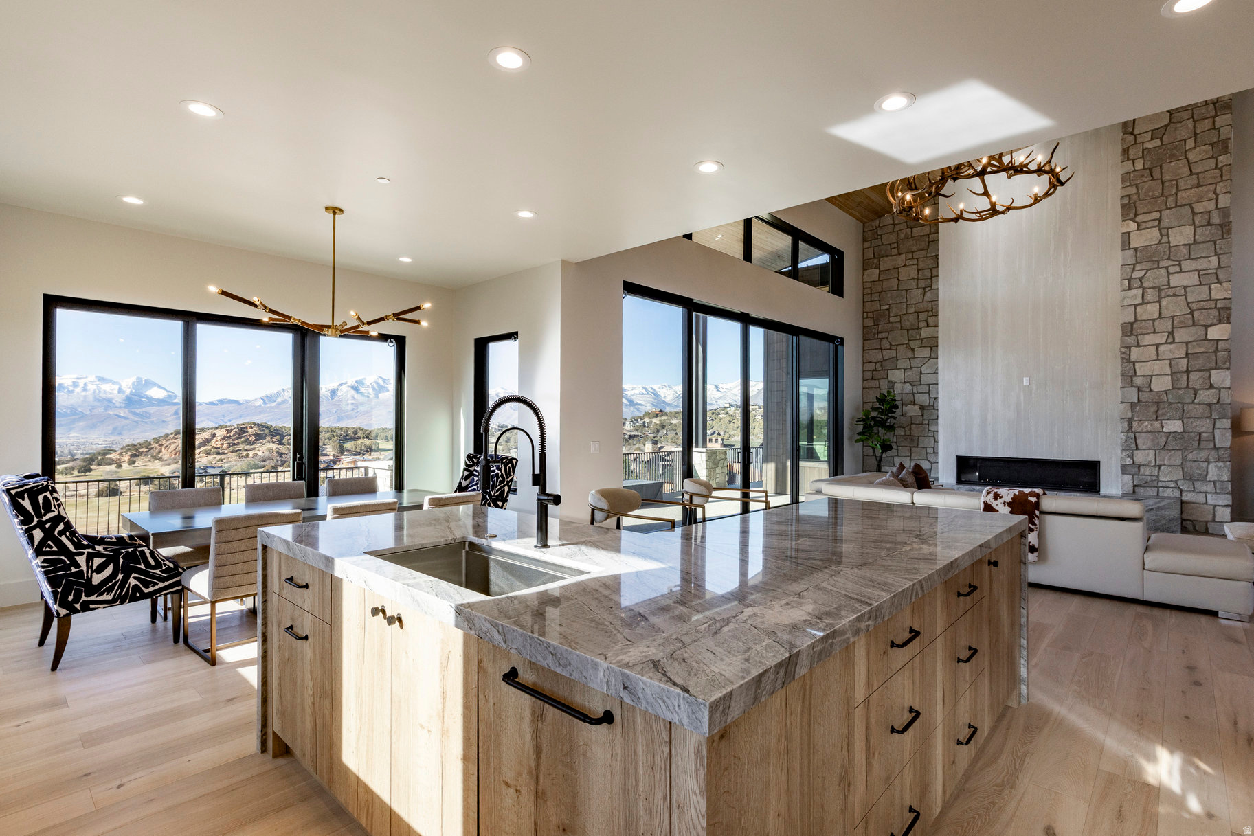 RED LEDGES - Residential