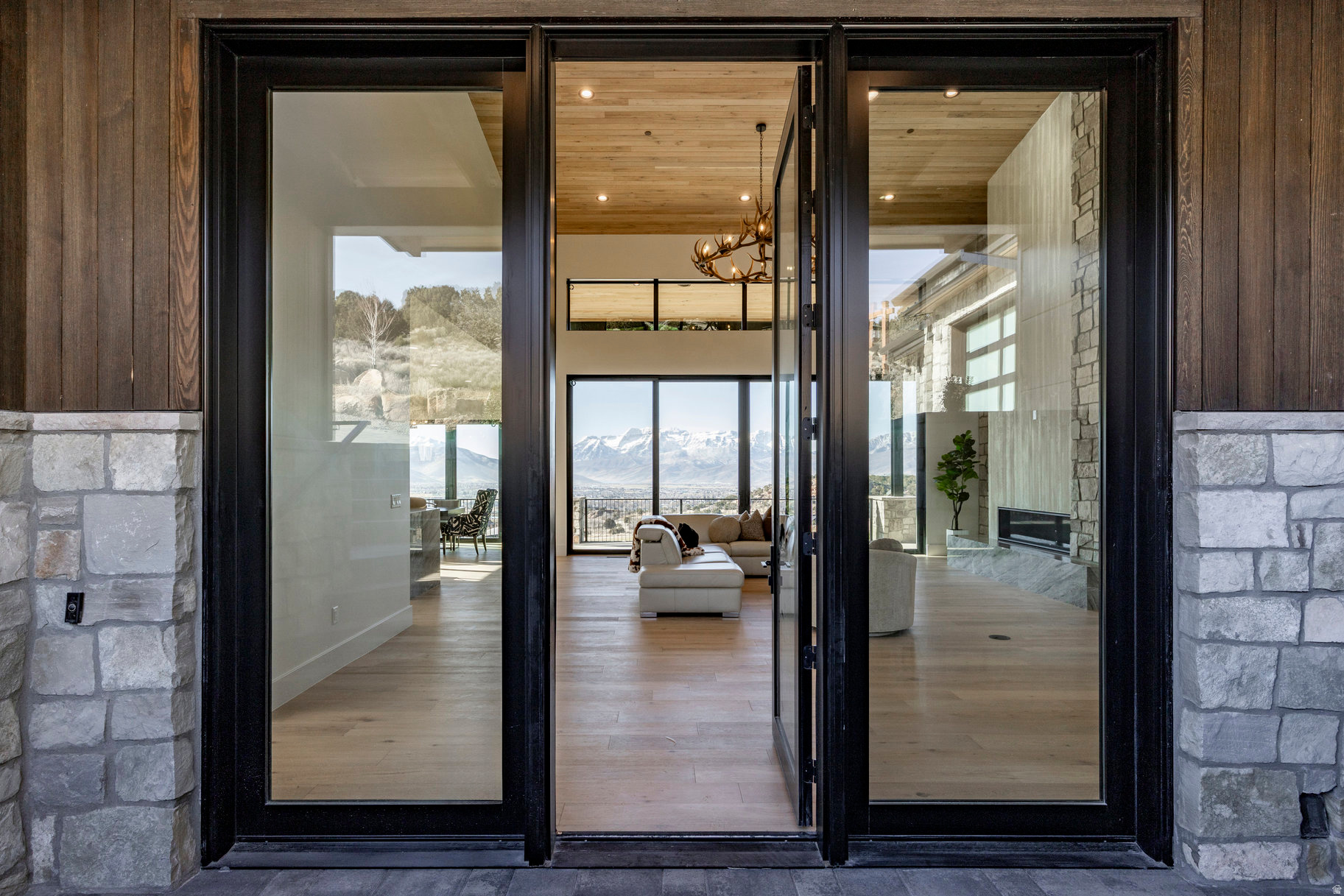 RED LEDGES - Residential