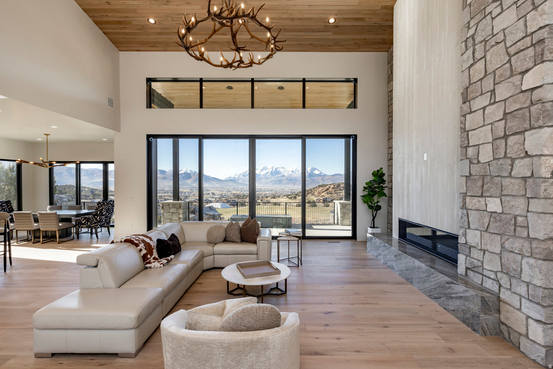 RED LEDGES - Residential