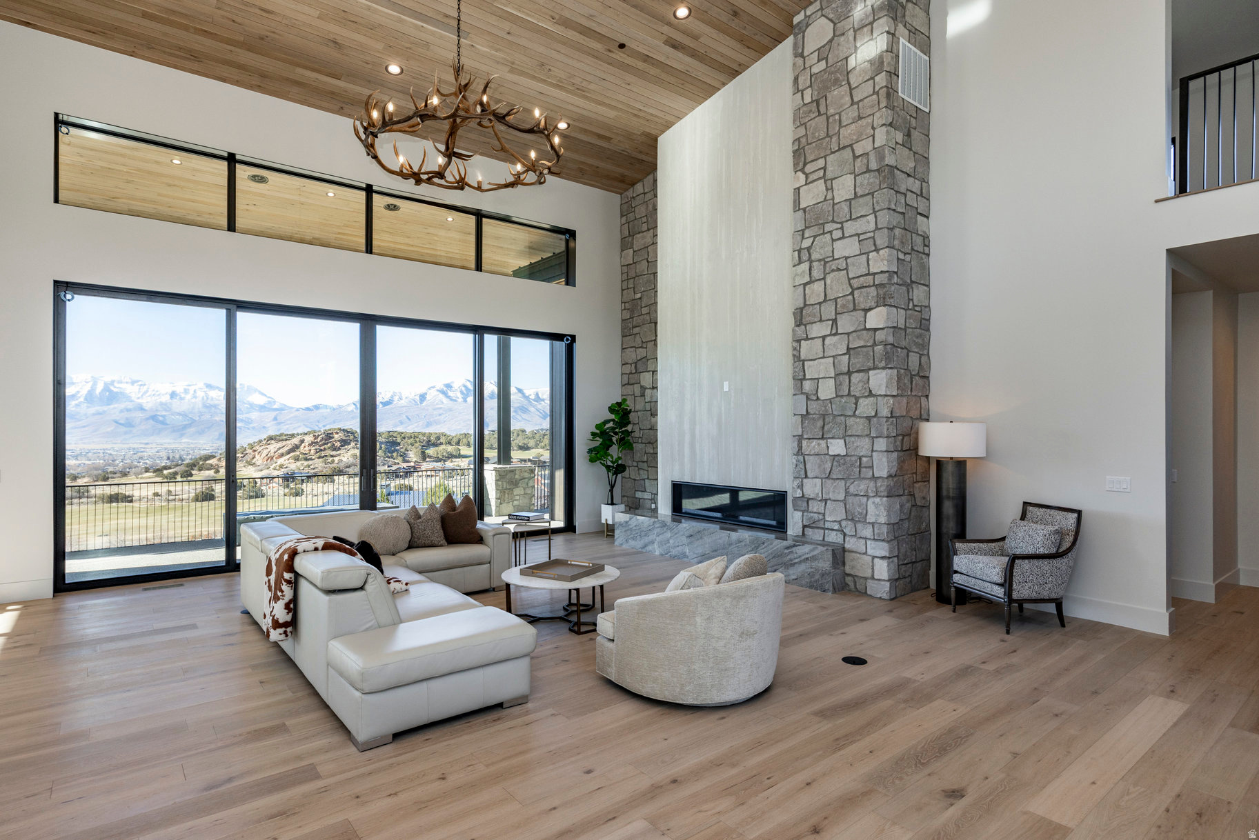 RED LEDGES - Residential