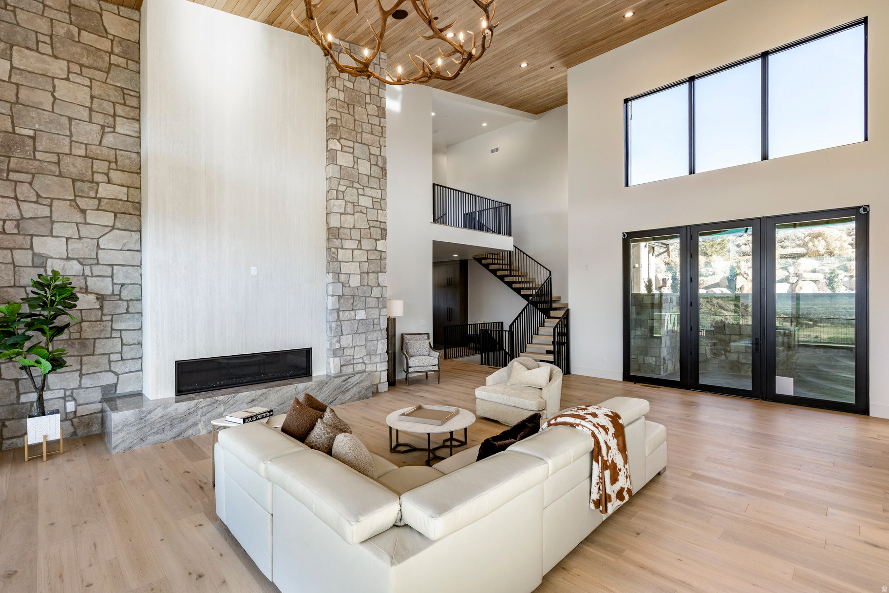 RED LEDGES - Residential