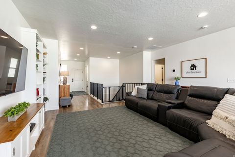 Tiny photo for 712 W BLUE MOUNTAIN DR, Saratoga Springs, UT 84045 (MLS # 2150267)