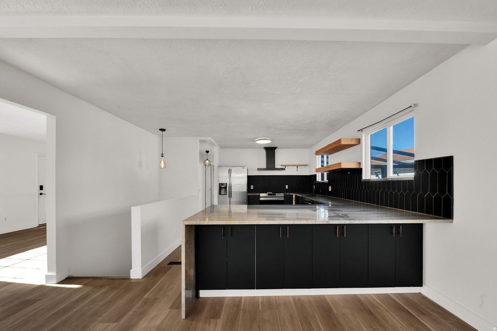 Photo of 951 E SOUTH FORK CIR, Sandy, UT 84094 (MLS # 2183536)