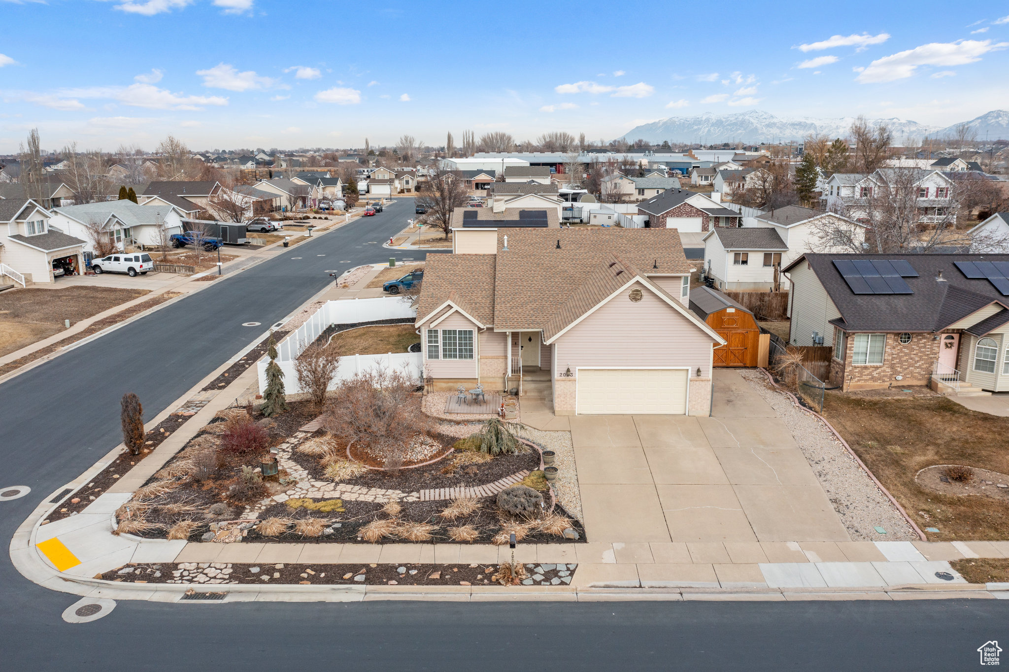 COUNTRY CROSSING - Residential