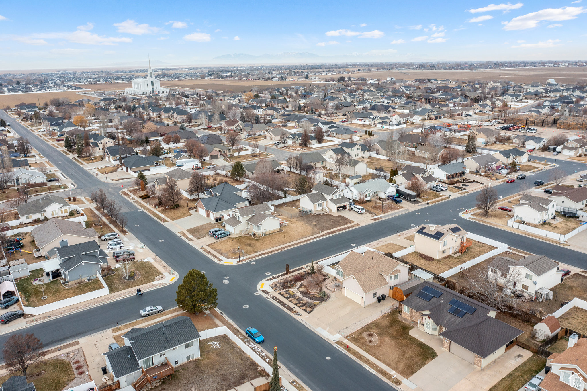 COUNTRY CROSSING - Residential