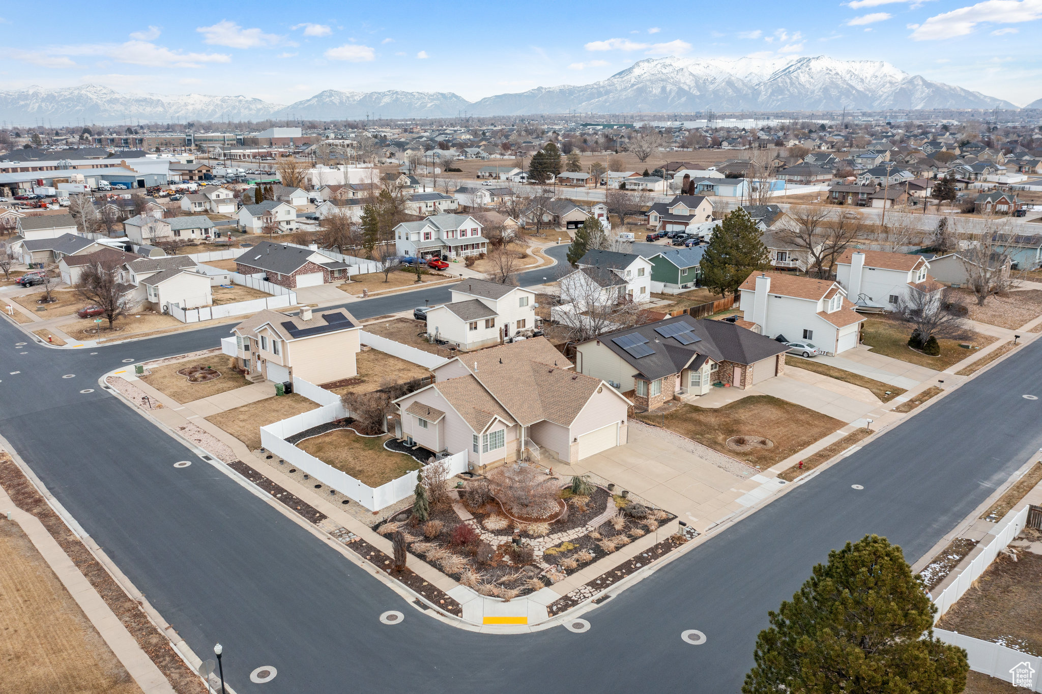 COUNTRY CROSSING - Residential