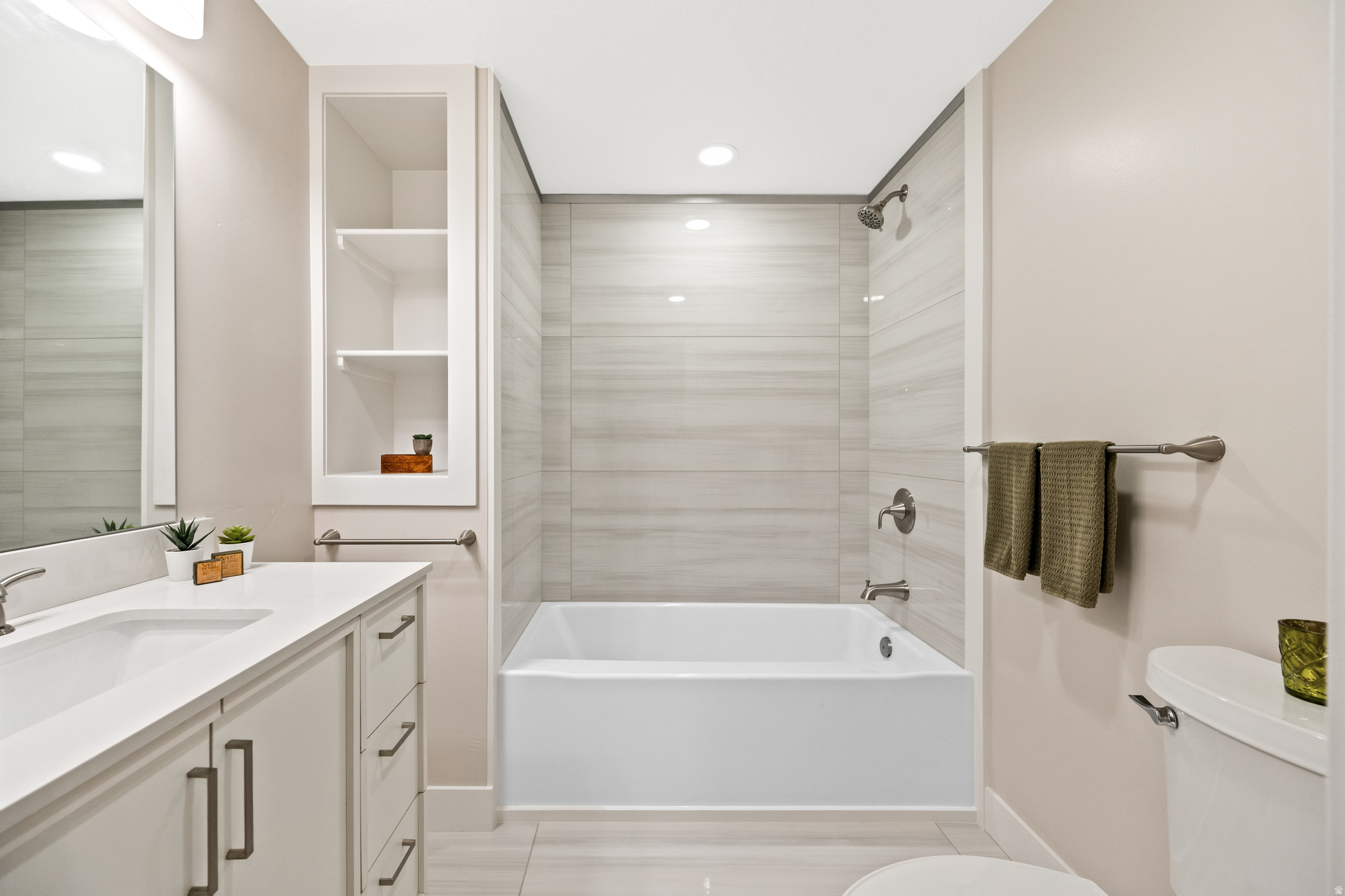 MOUNT AIREY - Residential